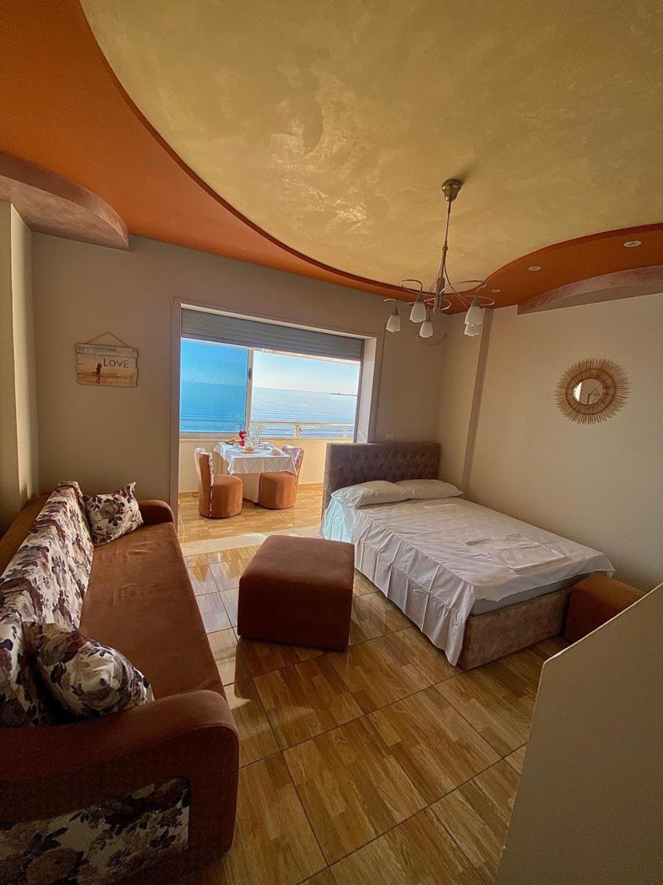 Cozy Beachfront Room Durrës Eksteriør bilde