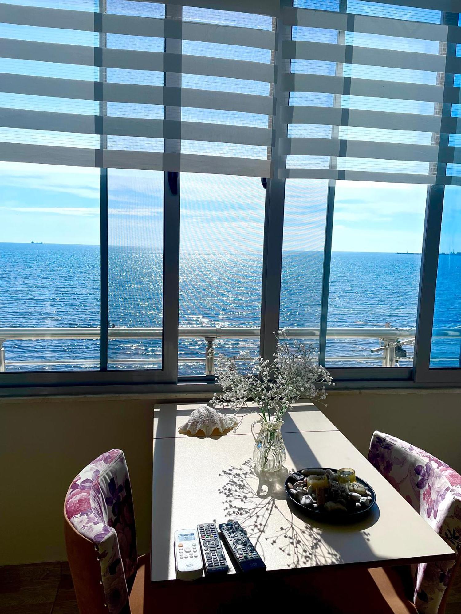 Cozy Beachfront Room Durrës Eksteriør bilde