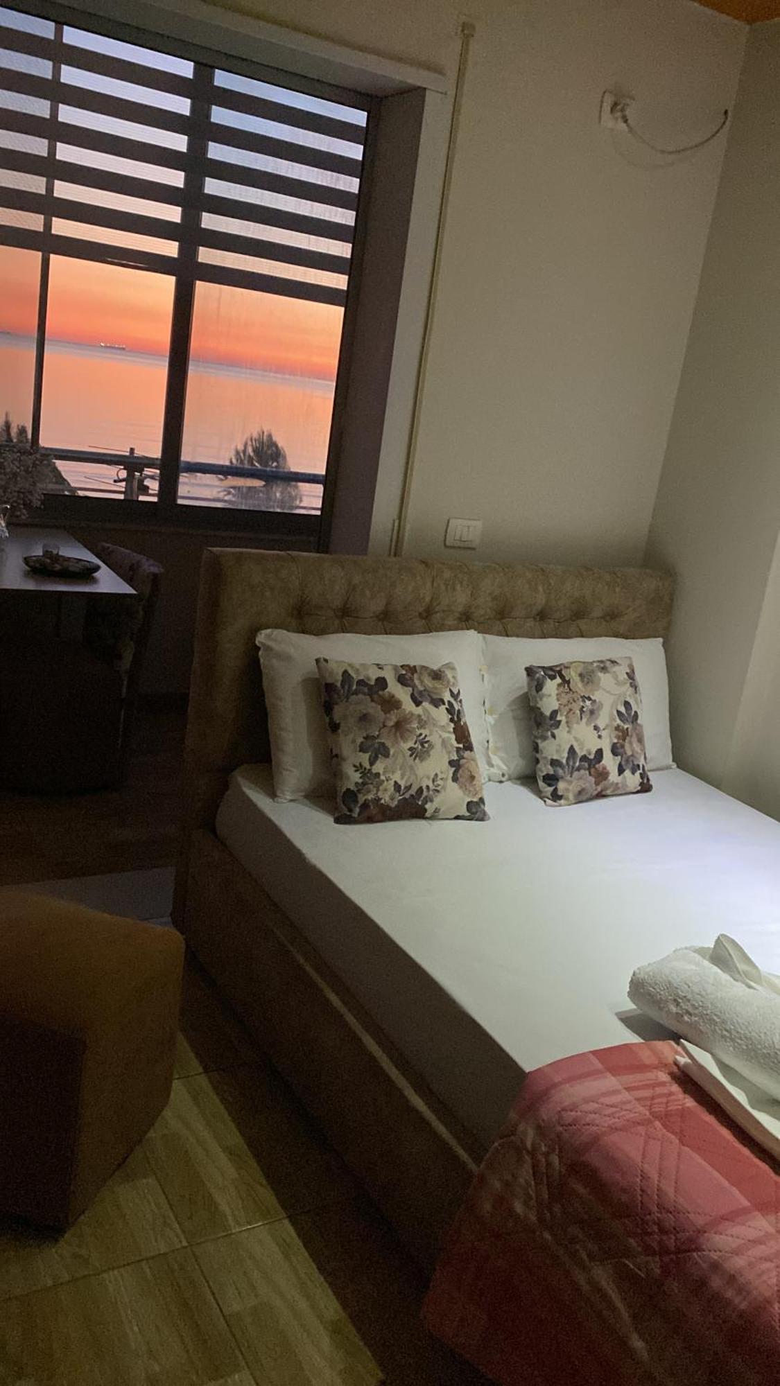 Cozy Beachfront Room Durrës Eksteriør bilde